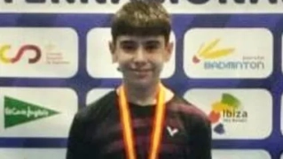 Hugo Gállego con su medalla de plata en el dobles masculino Hugo Gállego con su medalla de plata en el dobles masculino