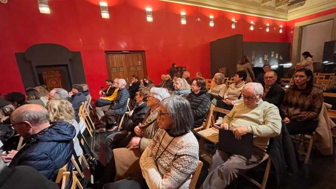 Público en la presentación en el Salón Tanto Monta.