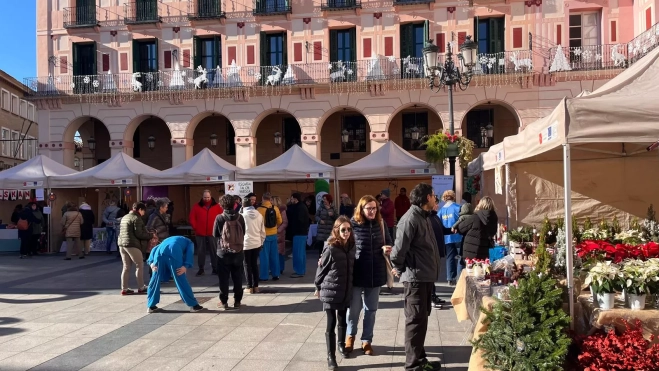 La Feria Solidaria de Huesca, en la plaza López Allué.