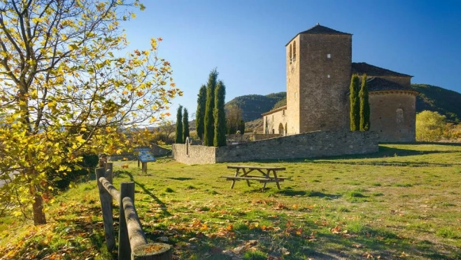 Iglesia San Miguel de Latre, en Caldearenas.