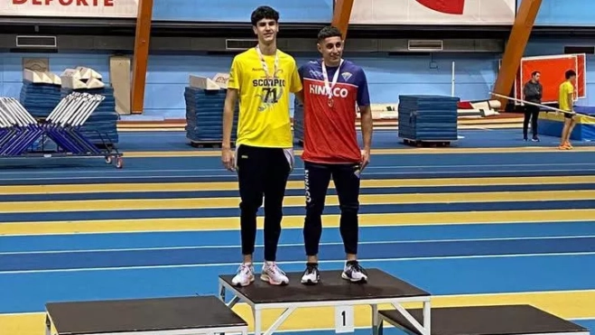 Adrián Zaragoza, campeón de Aragón y buena marca en vallas.