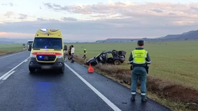 Imagen del accidente con dos heridos graves en la A-131 en Velilla de Cinca.