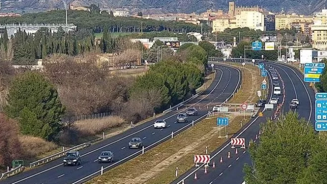 Retención de vehículos en la A-23 en Huesca.