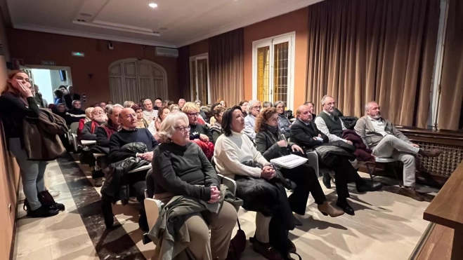 Público asistente a la primera conferencia sobre San Juan de la Peña en el IEA. Público asistente a la primera conferencia sobre San Juan de la Peña en el IEA.