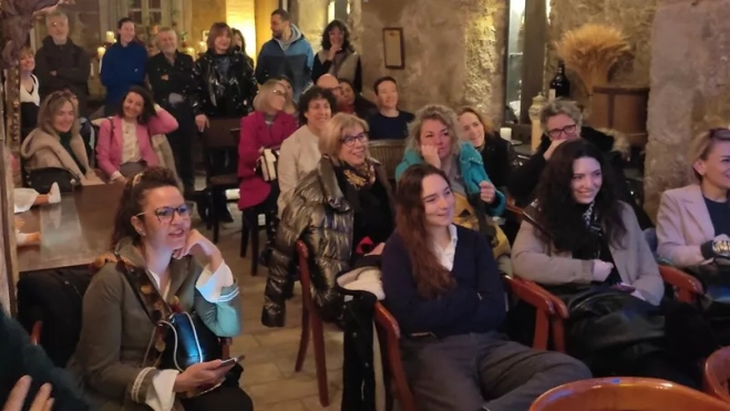 Asistentes al Café del Comercio en La Confianza Asistentes al Café del Comercio en La Confianza