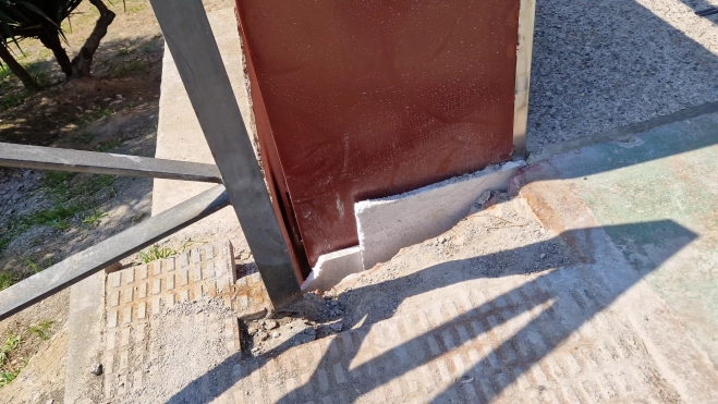 Baldosas de la parte izquierda que faltan. Foto Myriam Martínez Baldosas de la parte izquierda que faltan. Foto Myriam Martínez