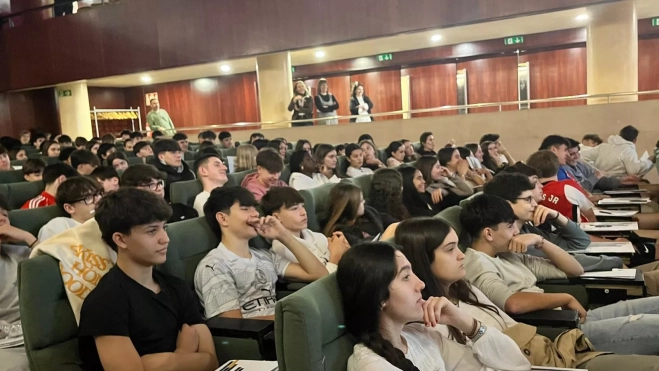 Jornada de orientación para alumnos de 4º de Eso de La Hoya. Jornada de orientación para alumnos de 4º de Eso de La Hoya.