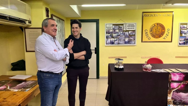 Julio Romero ha presentado a Pedro Gallego. Julio Romero ha presentado a Pedro Gallego.