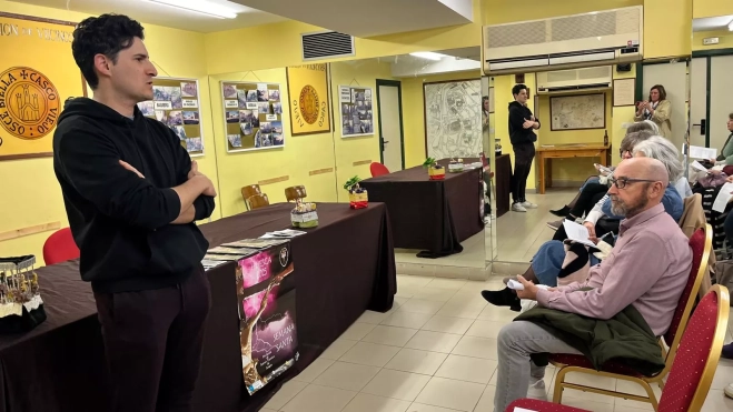 Pedro Gallego durante la charla. Pedro Gallego durante la charla.