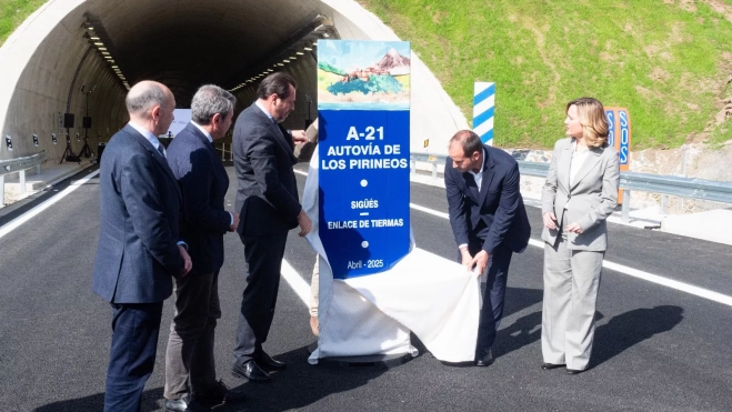 Momento de la inauguración del tramo entre Sigüés y Tiermas. Momento de la inauguración del tramo entre Sigüés y Tiermas.