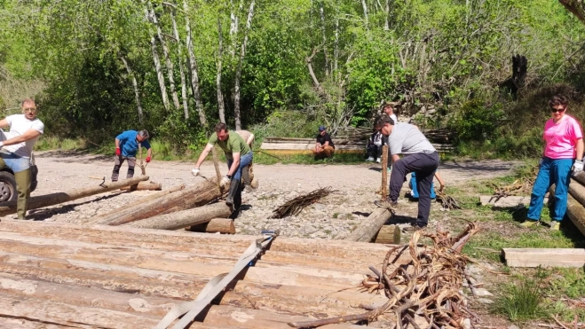 Trabajos en la playa de Murillo de Gállego. Trabajos en la playa de Murillo de Gállego.