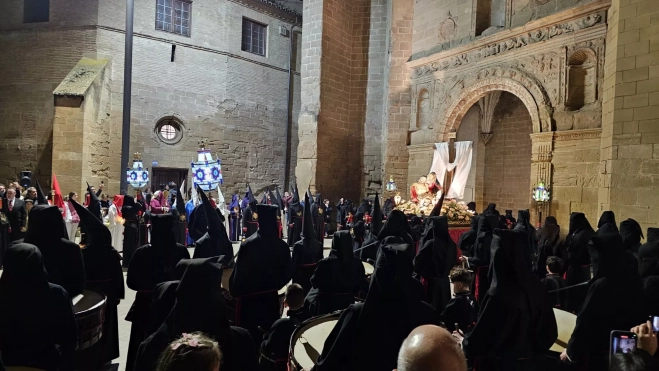 Procesión en Barbastro envuelta en un aura de misterio y misticismo Procesión en Barbastro envuelta en un aura de misterio y misticismo