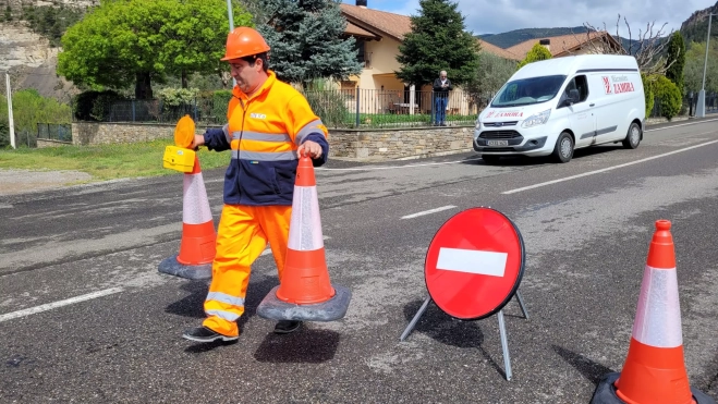 Reapertura de la A-139 tras el desprendimiento. Reapertura de la A-139 tras el desprendimiento.