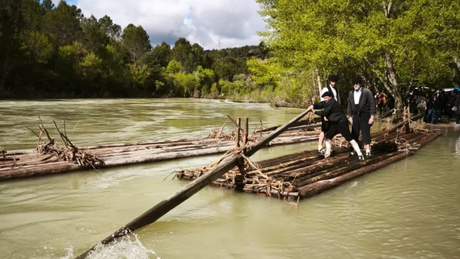 Todo estaba preparado en la playa de Murillo para el descenso de nabatas por el Gállego, que se ha suspendido por el alto caudal. Todo estaba preparado en la playa de Murillo para el descenso de nabatas por el Gállego, que se ha suspendido por el alto caudal.