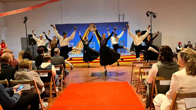 Actuación de Elenco Aragonés en las fiestas del Barrio de San Lorenzo. Foto Mercedes Manterola Actuación de Elenco Aragonés en las fiestas del Barrio de San Lorenzo. Foto Mercedes Manterola