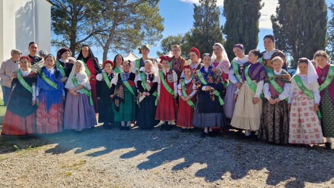 Día de San Jorge en el cerro de Huesca. Foto Myriam Martínez Día de San Jorge en el cerro de Huesca. Foto Myriam Martínez