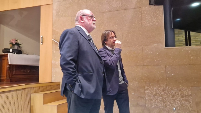 El doctor Antonio Bulbena y Javier Olivera. Foto Myriam Martínez El doctor Antonio Bulbena y Javier Olivera. Foto Myriam Martínez