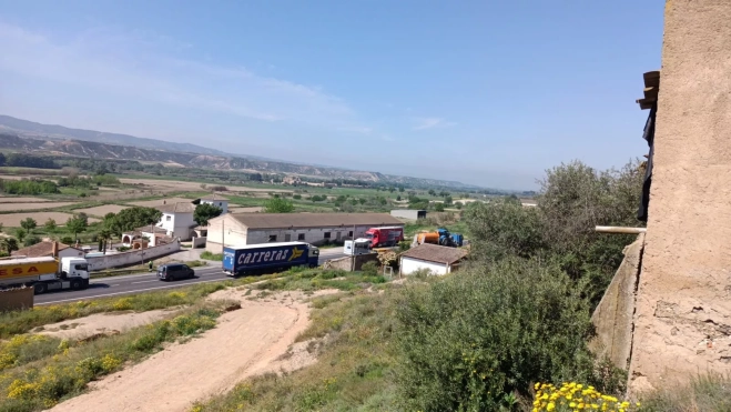 Carretera en Villanueva de Sijena. Foto José Lordán Carretera en Villanueva de Sijena. Foto José Lordán