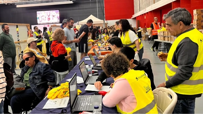 Entrega de camisetas oficiales de la Marcha Aspace en el Palacio de Congresos de Huesca. Entrega de camisetas oficiales de la Marcha Aspace en el Palacio de Congresos de Huesca.