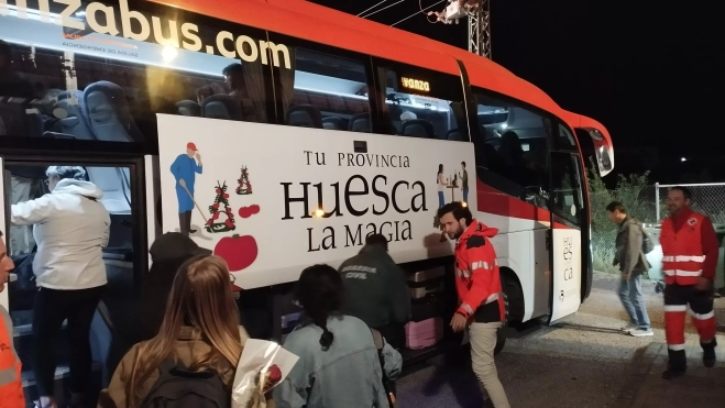 Cogiendo el autobús para ir a Huesca. Cogiendo el autobús para ir a Huesca.
