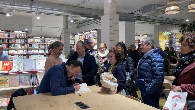 José Antonio Ponseti invita a los oscenses a cruzar el Ebro con su Caja  Azul