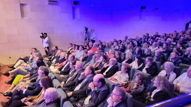 Espectadores en la Diputación Espectadores en la Diputación