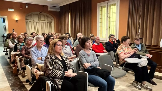 Asistentes a la conferencia de Raquel Villacampa sobre mujeres matemáticas. Asistentes a la conferencia de Raquel Villacampa sobre mujeres matemáticas.