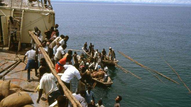 Pasajeros embarcando Pasajeros embarcando
