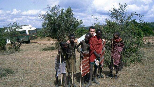 En la ruta, con un grupo de chicos En la ruta, con un grupo de chicos