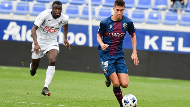 Tomeo, en un partido de playoff ante el Binéfar el año del ascenso con el Huesca B. Foto: SD Huesca Tomeo, en un partido de playoff ante el Binéfar el año del ascenso con el Huesca B. Foto: SD Huesca