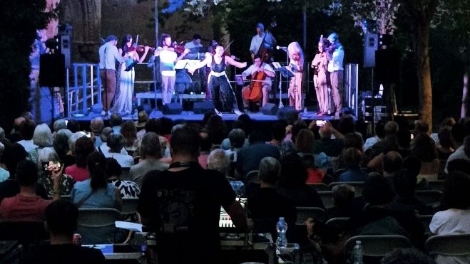 La Swing Machine Orchestra en el Monasterio de Casbas La Swing Machine Orchestra en el Monasterio de Casbas