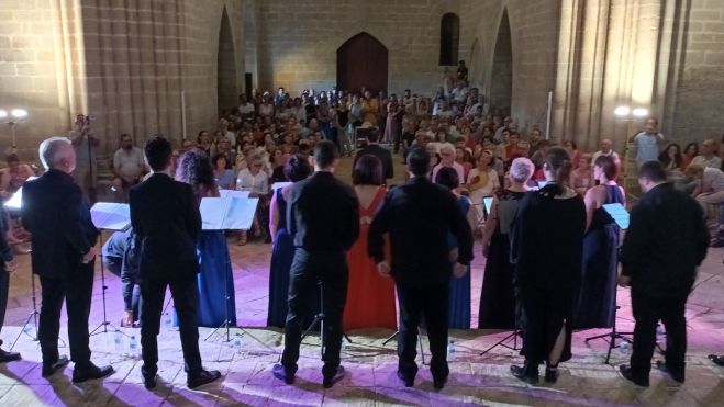 El templo se quedó pequeño para acoger a todo el público que se congregó en San Miguel de Foces El templo se quedó pequeño para acoger a todo el público que se congregó en San Miguel de Foces