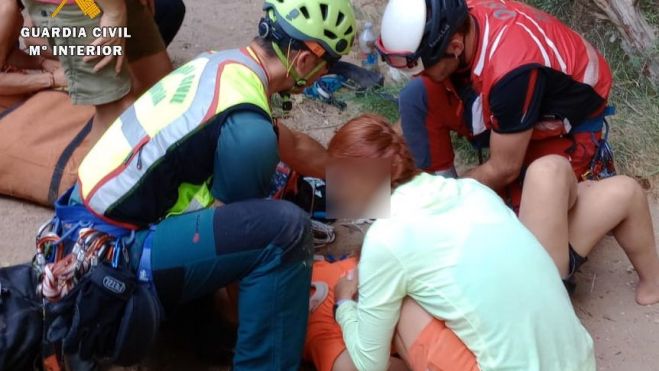 Escaladora accidentada en el sector bikini de Rodellar. Escaladora accidentada en el sector bikini de Rodellar.